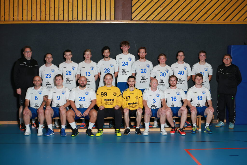 Die zweite Mannschaft unter Kai Albus musste den Platz in der ersten Bezirksliga abgeben und starten in der Runde 22/23 in der 2. Bezirksliga, wo sie sich neue formieren will und Spieler aus der A-Jugend integriert